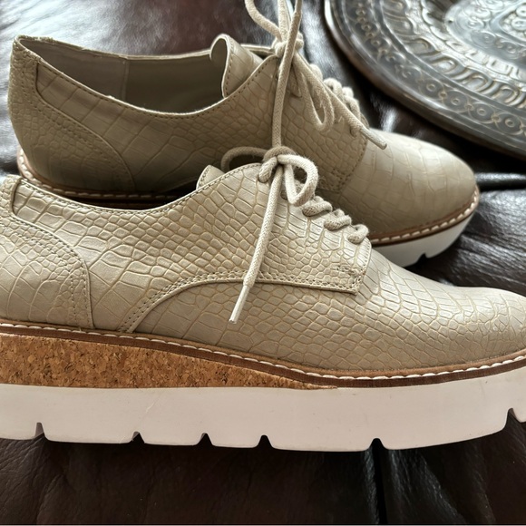 Steve Madden Croc Embossed Tan Platform Wedge Oxford Style shoes size 8 - Picture 2 of 9